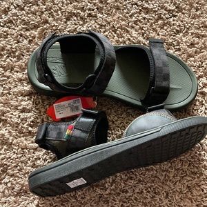NWT Vans ultra range Tri lock sandal men’s size 10
